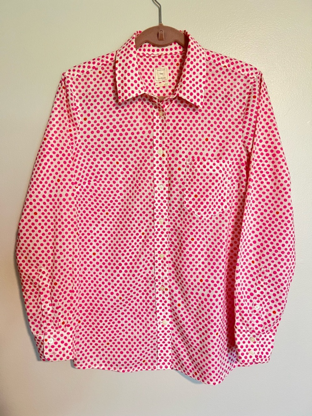 GAP women’s Pink & White Polka Dot Button-Down Shirt